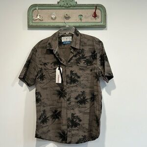 New private member short sleeve button-down shirt island palm tree print large